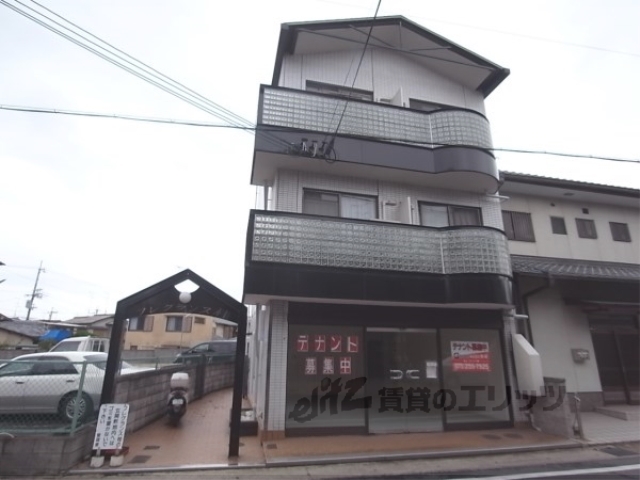 京都市西京区樫原石畑町のマンションの建物外観