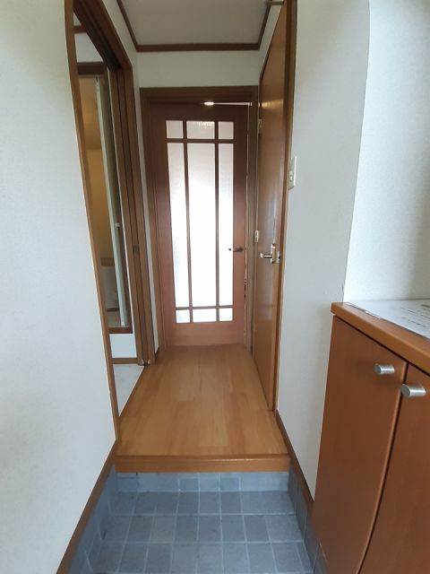 【表屋マンションＢの玄関】