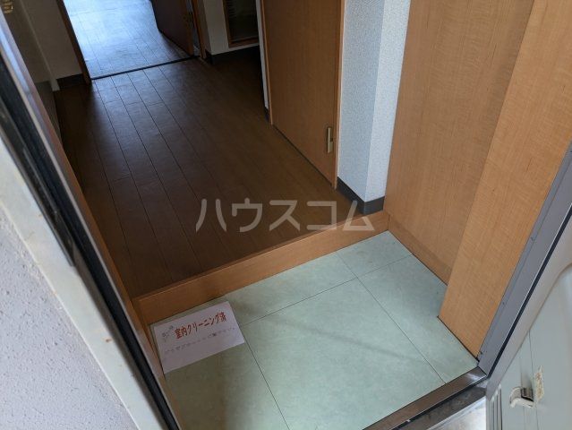 【西尾市熊味町のマンションの玄関】