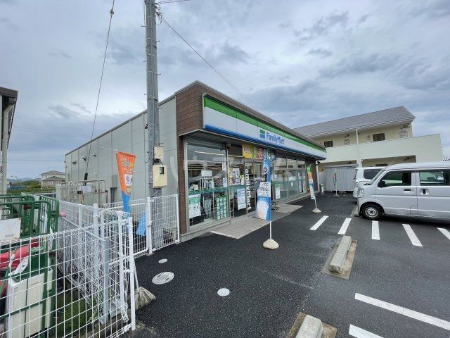 【西尾市熊味町のマンションのコンビニ】