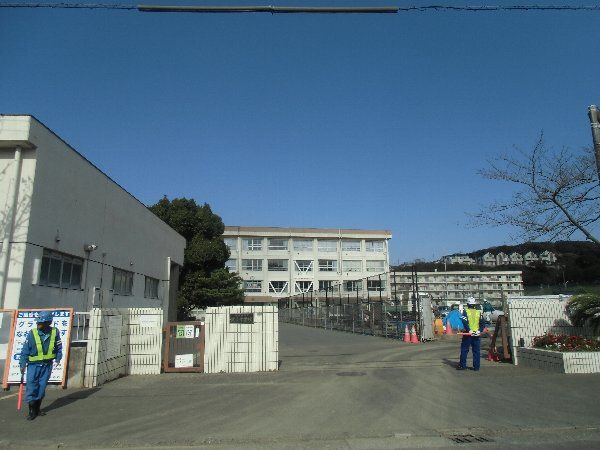 中学校　横須賀市立武山中学校（中学校）まで1347m