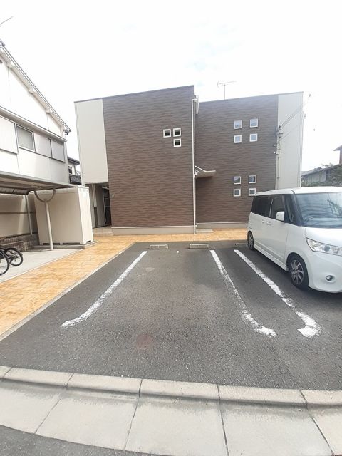 【フェリオの駐車場】