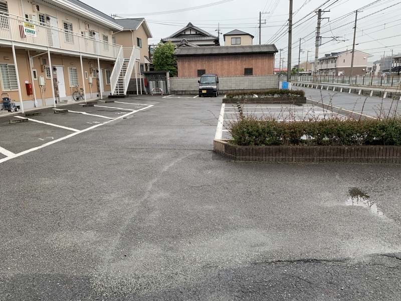 【姫路市網干区北新在家のアパートの駐車場】