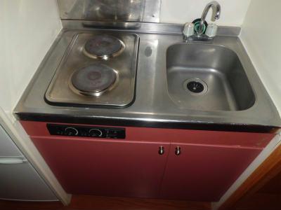 キッチン　電気コンロ付のミニキッチン。