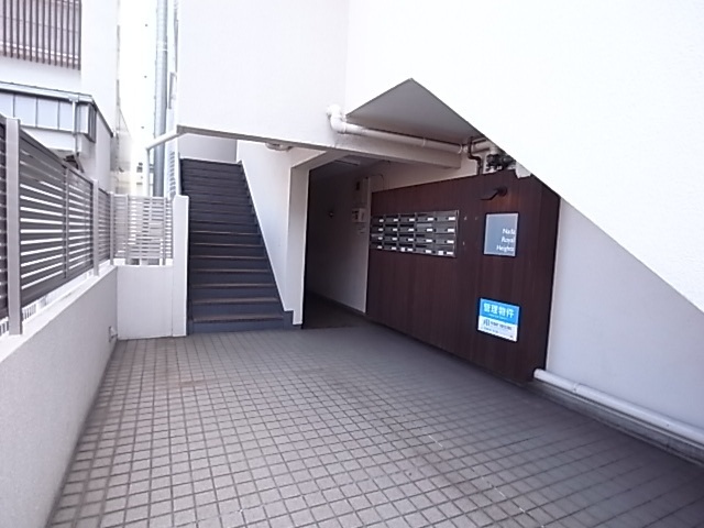 【神戸市灘区記田町のマンションのロビー】