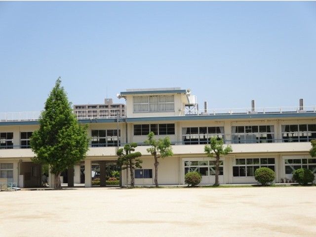 【倉敷市幸町のマンションの小学校】