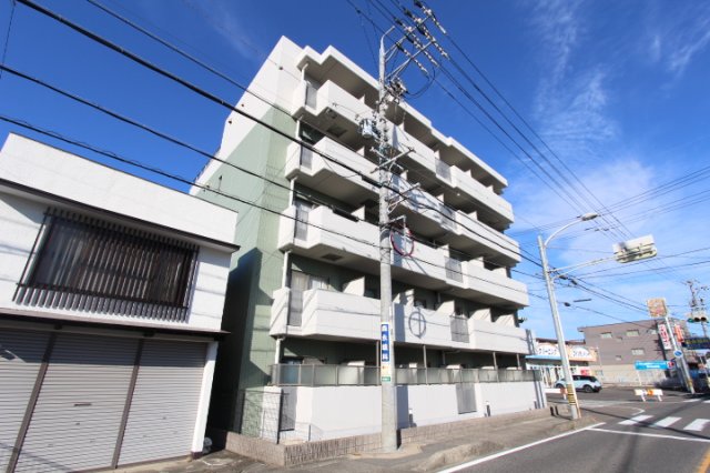 【春日井市関田町のマンションの建物外観】