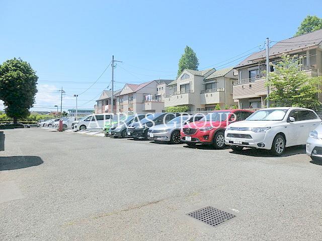 【サンクレール小平 C棟の駐車場】