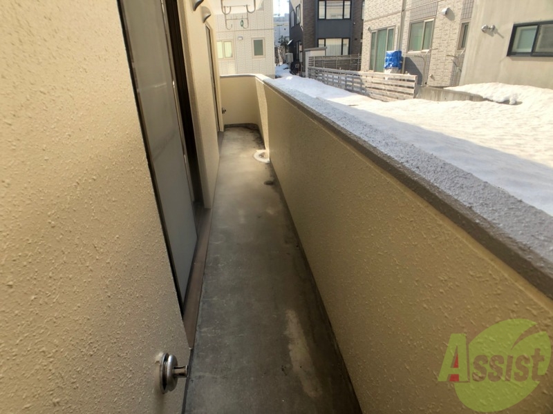 バルコニー　こちらはバルコニー。洗濯物が干せるようになっています。