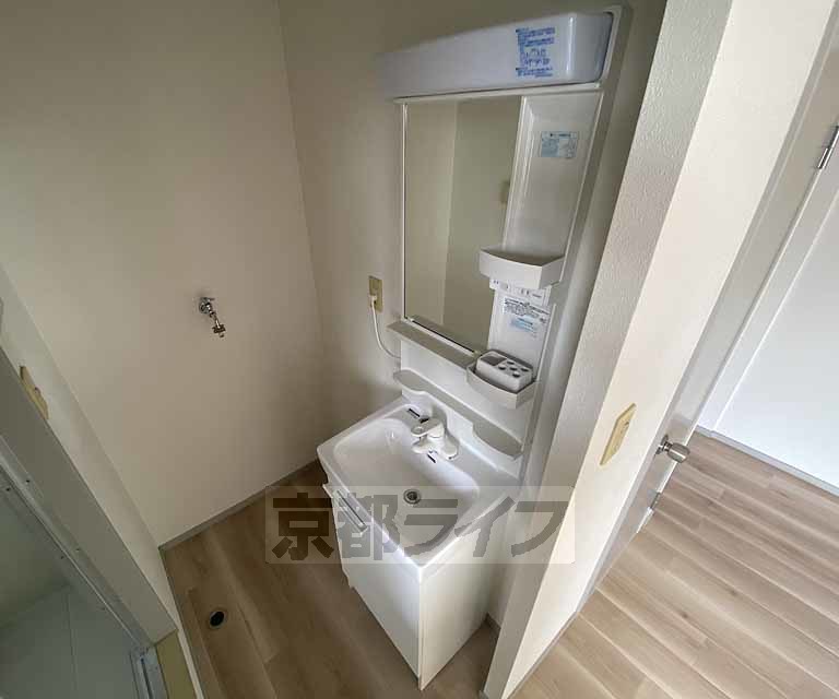 洗面設備　シンプルな洗面所です。