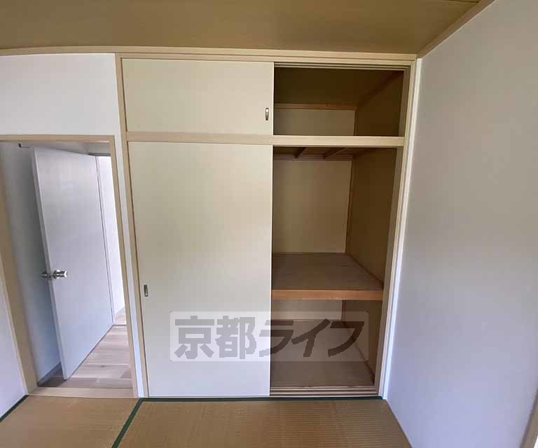 収納　布団などが収納できます。