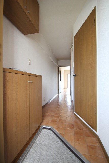 玄関　写真は別号室です。