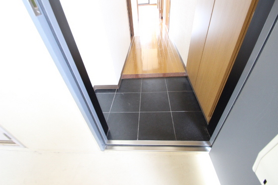 玄関　写真は別号室のものです。