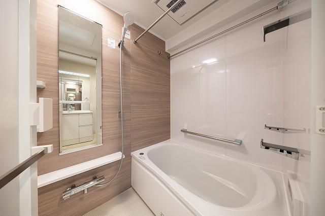 バス・シャワールーム　コンパクトで使いやすいお風呂です