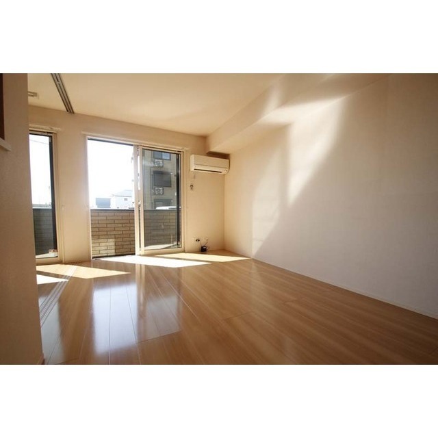 居室・リビング　※写真は１０２にて撮影