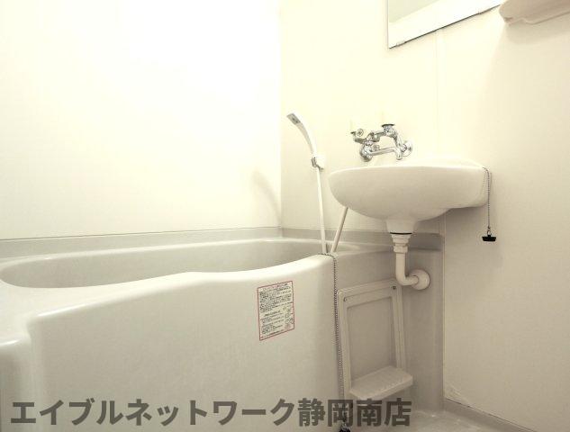 バス・シャワールーム　お風呂で日々の疲れを落としましょう