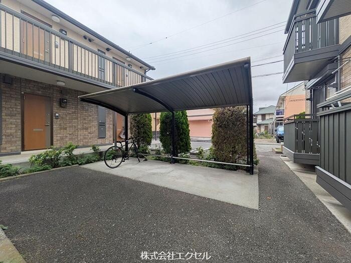 その他設備　屋根付きの駐輪場です。