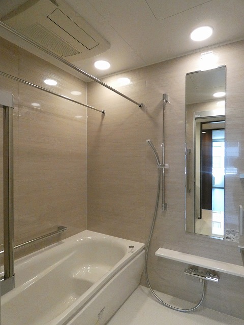 バス・シャワールーム　※別部屋の参考写真です。