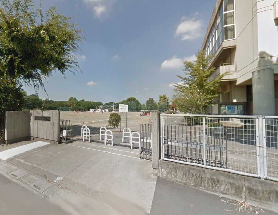 中学校　熊谷市立荒川中学校（中学校）まで537m