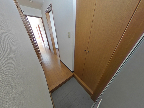 玄関　※別号室の写真です