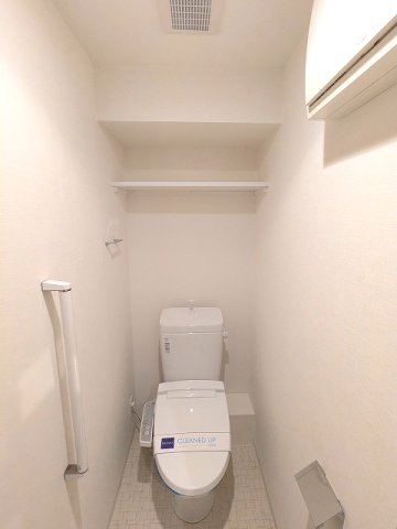 トイレ　レジディア新御徒町II２ＬＤＫの温水洗浄便座です