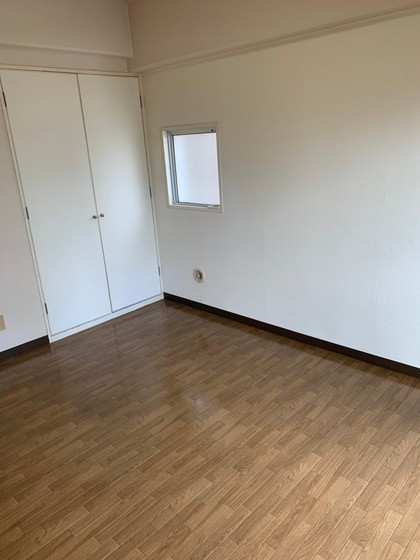 居室・リビング　※別号室のお写真です。