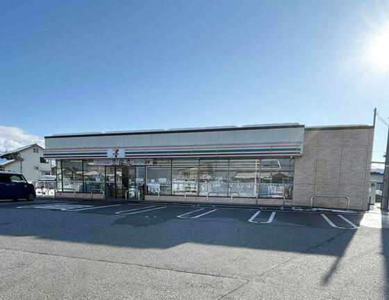コンビニ　セブンイレブン立山大石原店（コンビニ）まで30m