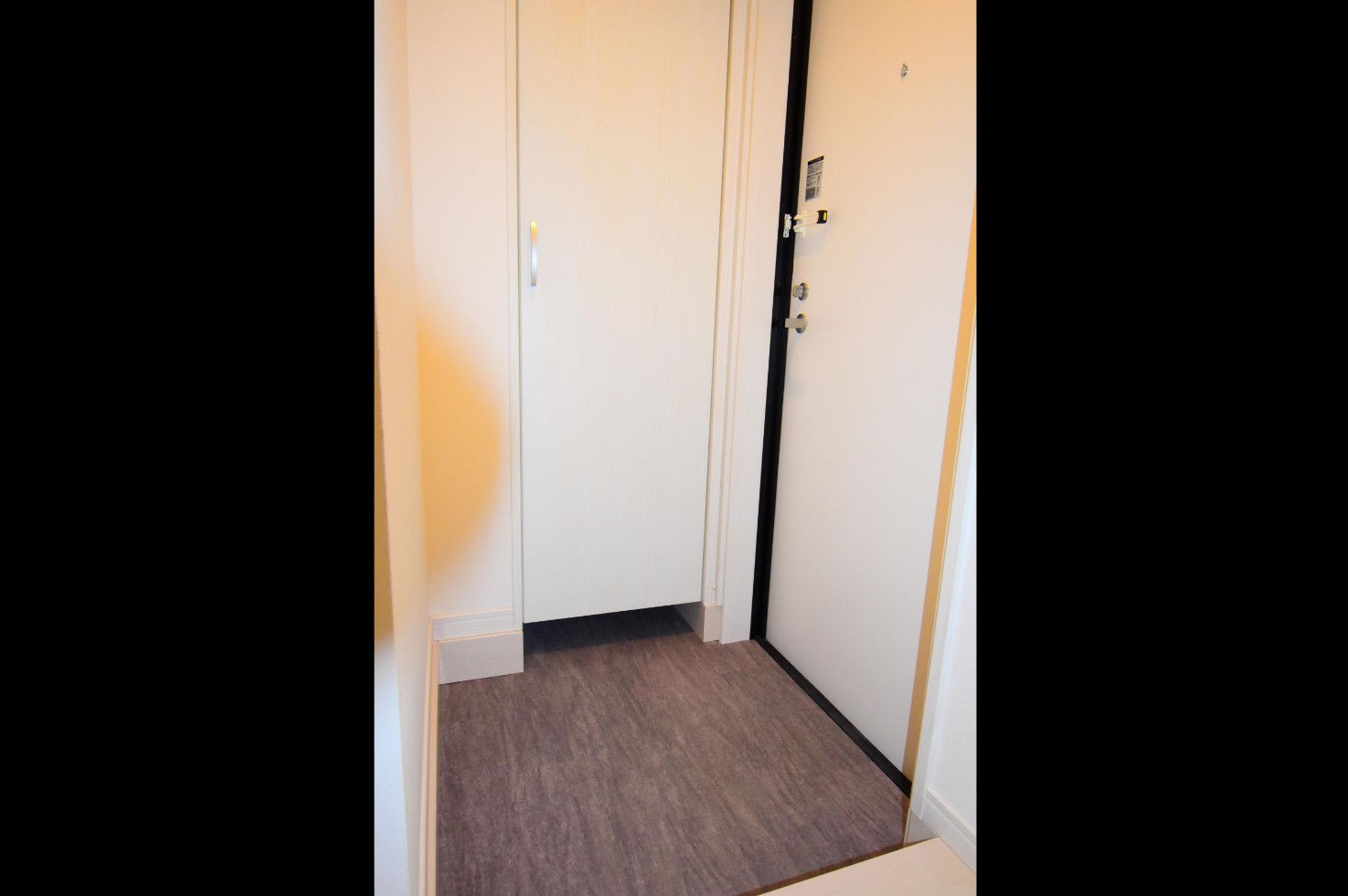 玄関　現状優先です。