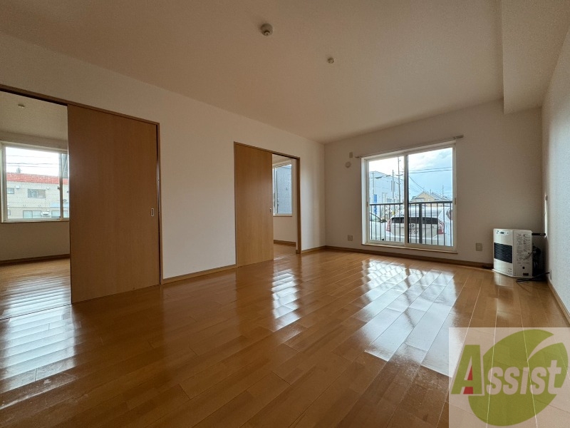 居室・リビング　広々としたリビングですね。使い勝手がよさそうですね！