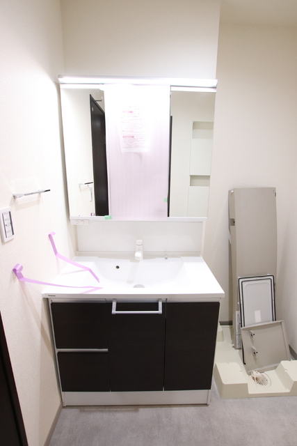 洗面設備　シャワー付洗面台です♪※施工中です。
