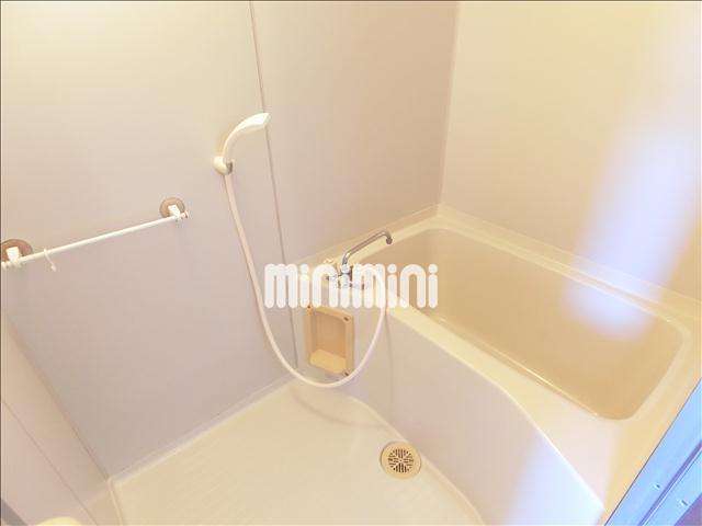 バス・シャワールーム　給湯式のお風呂です。