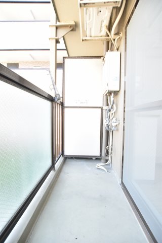 バルコニー　同物件、別号室の写真です。