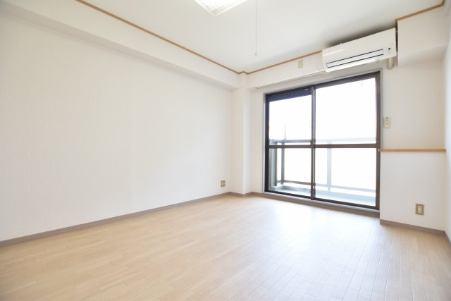 居室・リビング　同物件、別号室の写真です。