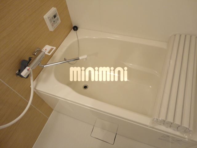 バス・シャワールーム　サーモ水栓付きのバスルーム