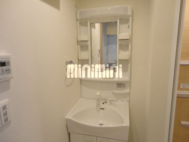 洗面設備　シャワー付洗面化粧台