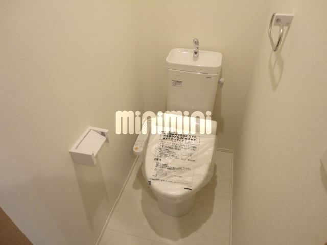 トイレ　温水洗浄便座付き