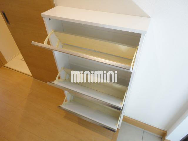 玄関　多めの靴の収納もらくらくです。