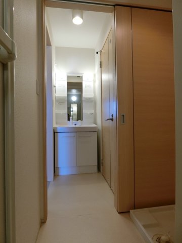 洗面設備　イメージ102号室の写真（反転あり）