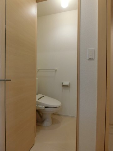 トイレ　イメージ102号室の写真（反転あり）