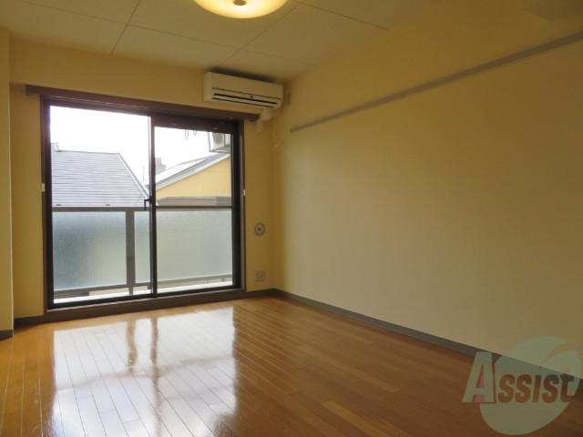 居室・リビング　陽当たり良好。とても広々としたお部屋です。