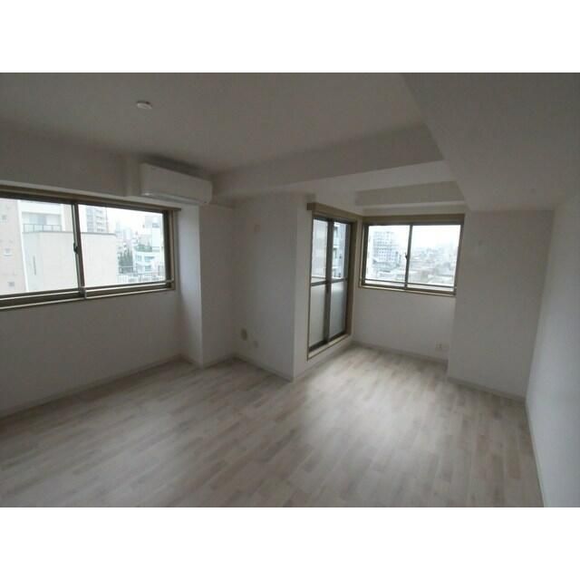 居室・リビング　こちらのリビングで趣味の時間をお楽しみください