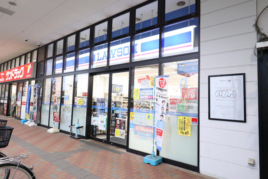 コンビニ　ローソンフォレストモール南大沢店（コンビニ）まで307m