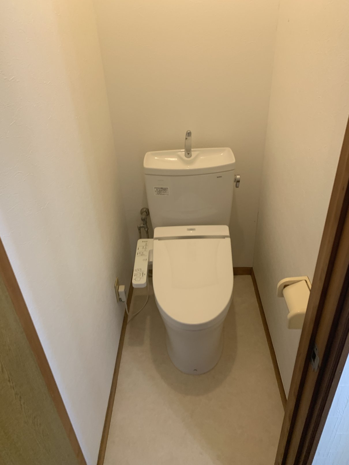 トイレ　温水洗浄便座付トイレ