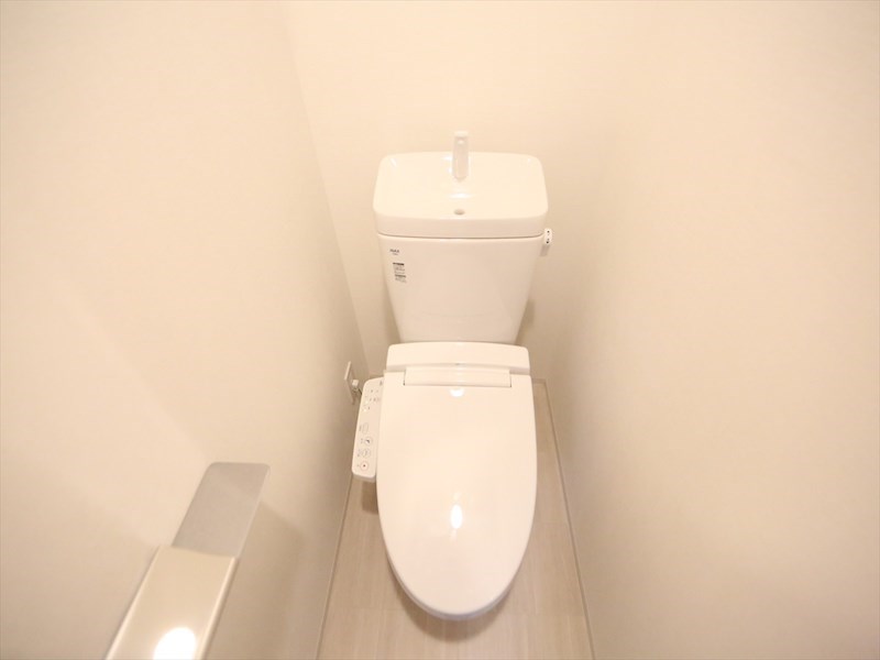 トイレ　温水洗浄暖房便座付トイレ