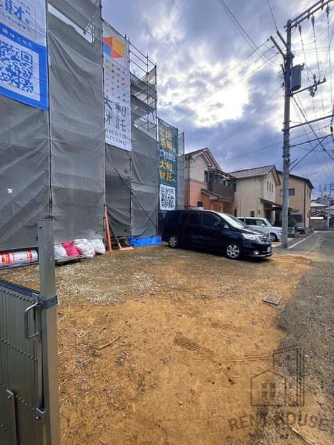駐車場　外観（建設中）
