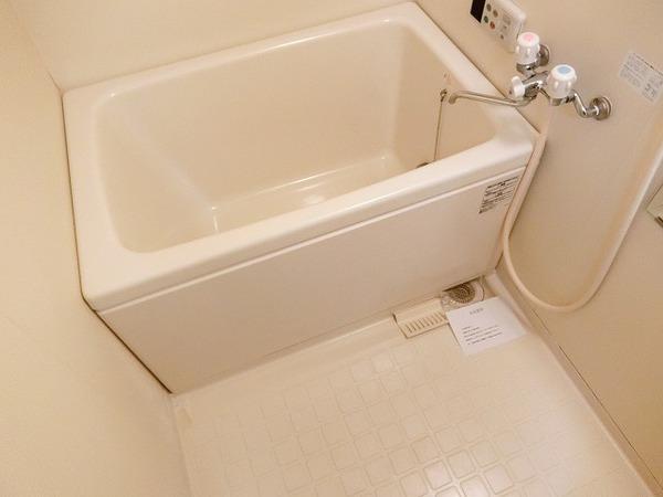 バス・シャワールーム　浴室乾燥機、追い焚き機能付バス！