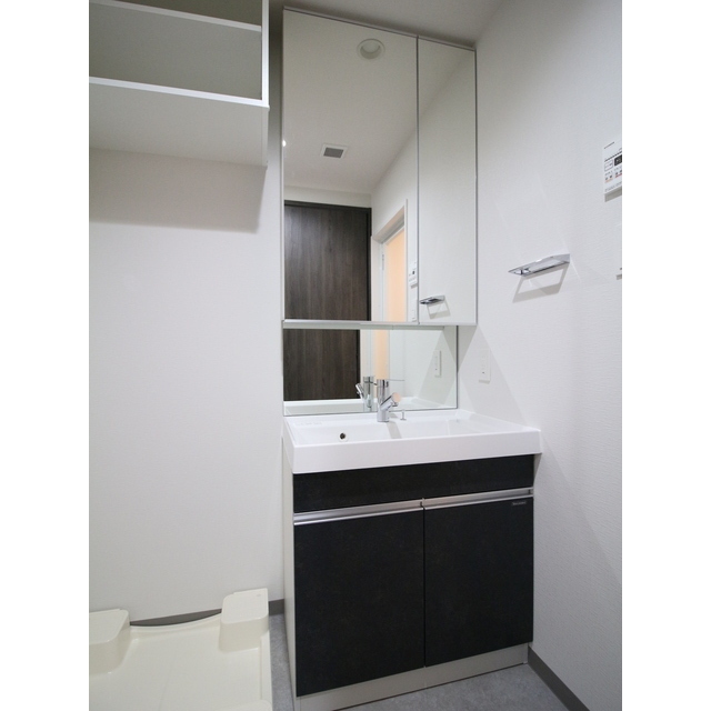 洗面設備　二面鏡洗面化粧台