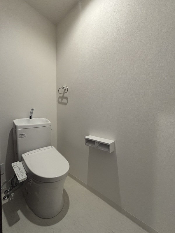 トイレ　温水洗浄便座付き