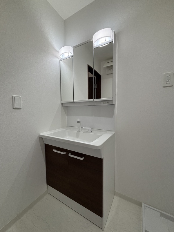 洗面設備　スタイリッシュな洗面台