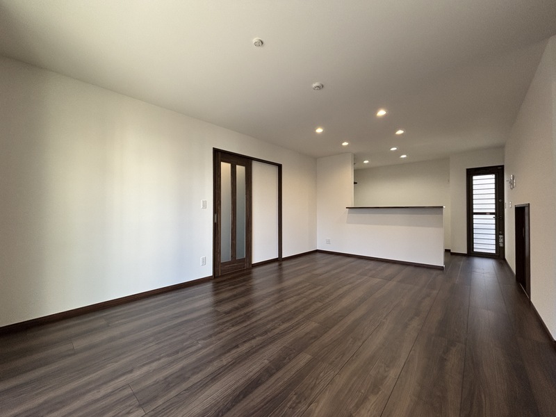 居室・リビング　奥行きのある広いリビング